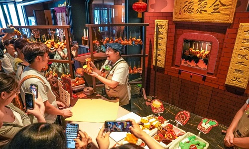 Quanjude-Cultural-Creative-Store-Beijing