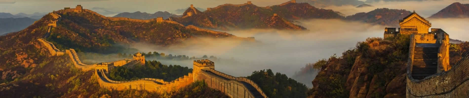Jinshanling Great Wall of China is not only a good place for photography but also a popular place for hiking. Escape from crowds and enjoy a once-in-a-lifetime experience with us on the Great Wall at Jinshanling!