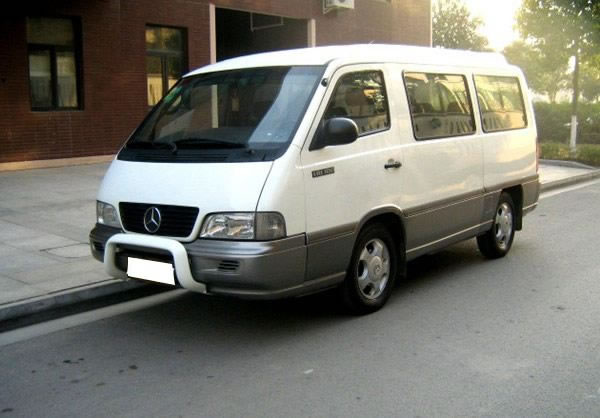 Mercedes MB100 (9 Seats)  