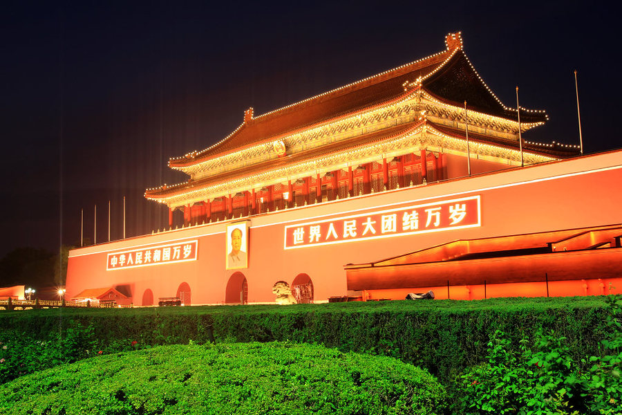 the night view of tiananmen square.jpg