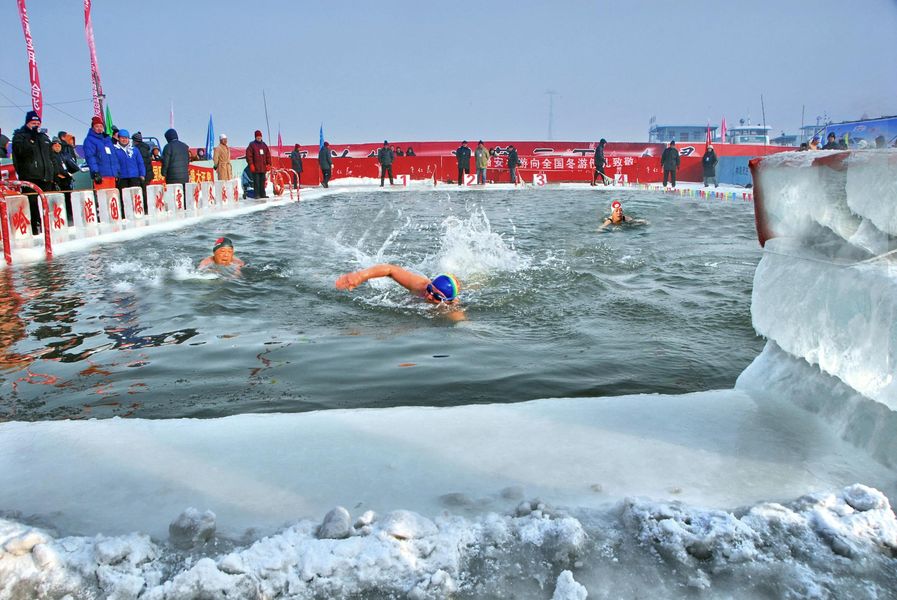 ice swimming_01.jpg