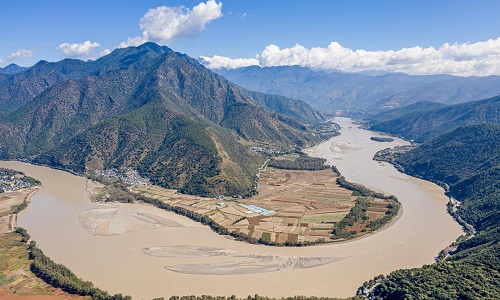 The-First-Bay-Of-The-Yangtze-River-Lijiang