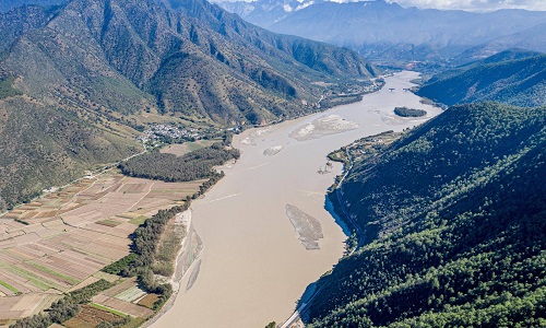 The-First-Bay-Of-The-Yangtze-River