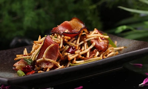Stir-Fried-Smoked-Pork-With-Fish-Mint