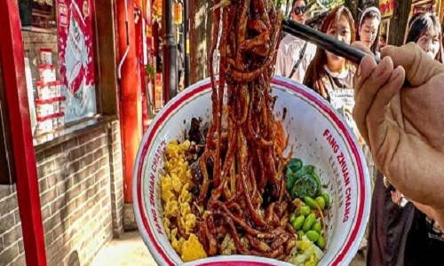Beijing-Fried-Sauce-Noodles