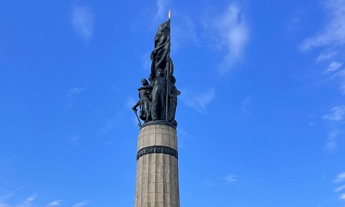 Flood-Control-Monument-Harbin
