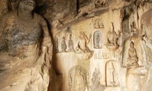 East-Hill-Grottoes-Luoyang